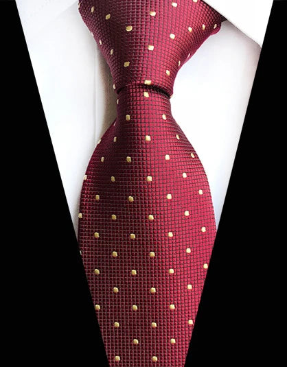 Classic Silk Tie – The Detail That Defines Your First Impression