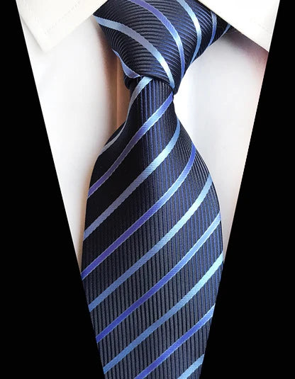 Classic Silk Tie – The Detail That Defines Your First Impression