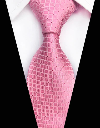 Classic Silk Tie – The Detail That Defines Your First Impression