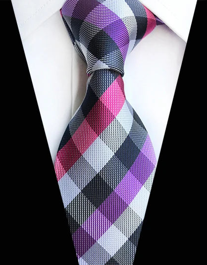 Classic Silk Tie – The Detail That Defines Your First Impression