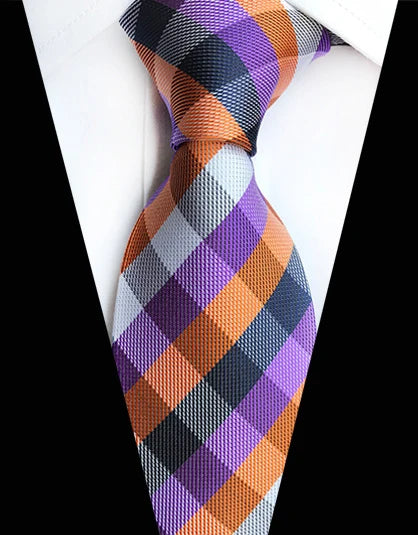 Classic Silk Tie – The Detail That Defines Your First Impression