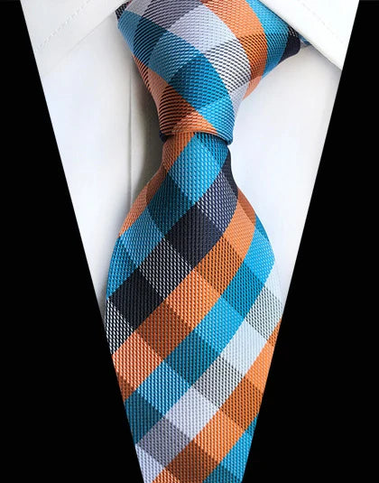 Classic Silk Tie – The Detail That Defines Your First Impression