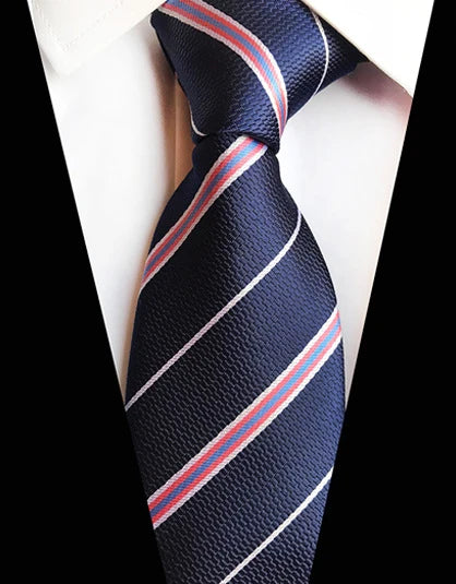 Classic Silk Tie – The Detail That Defines Your First Impression