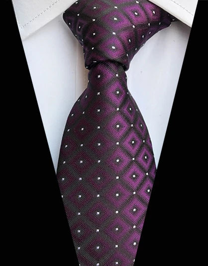 Classic Silk Tie – The Detail That Defines Your First Impression