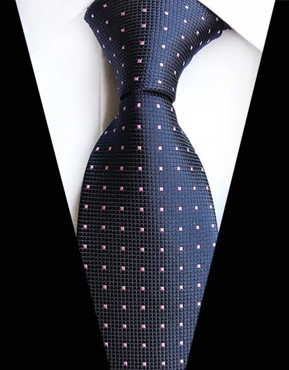 Classic Silk Tie – The Detail That Defines Your First Impression
