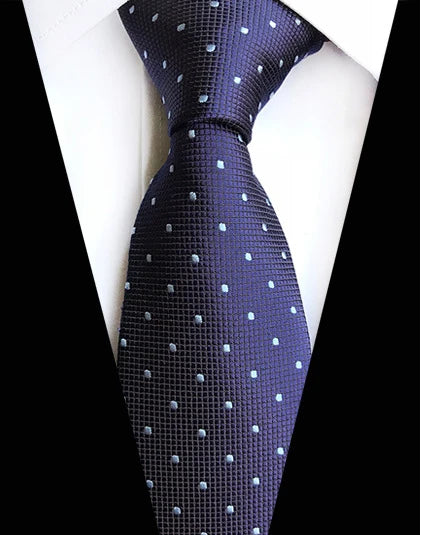 Classic Silk Tie – The Detail That Defines Your First Impression