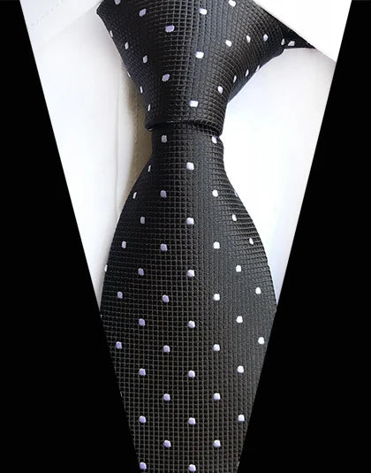 Classic Silk Tie – The Detail That Defines Your First Impression