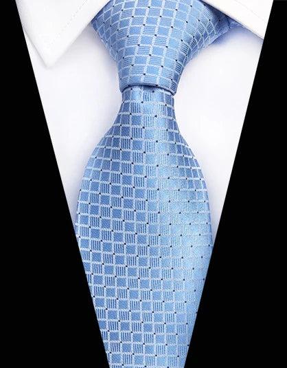 Classic Silk Tie – The Detail That Defines Your First Impression