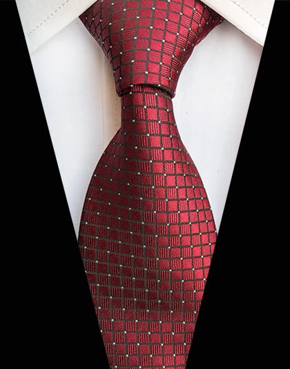 Classic Silk Tie – The Detail That Defines Your First Impression