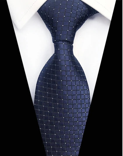 Classic Silk Tie – The Detail That Defines Your First Impression
