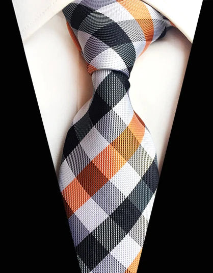 Classic Silk Tie – The Detail That Defines Your First Impression