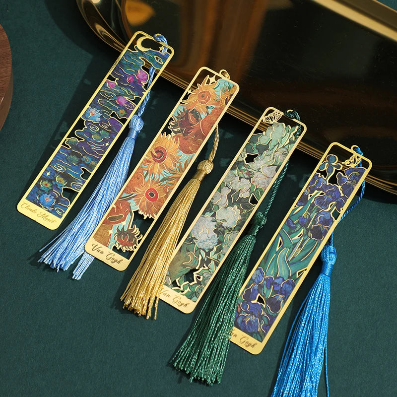 Retro Floral Metal Bookmark – Elegant Hollow Design with Tassel for Readers & Writers
