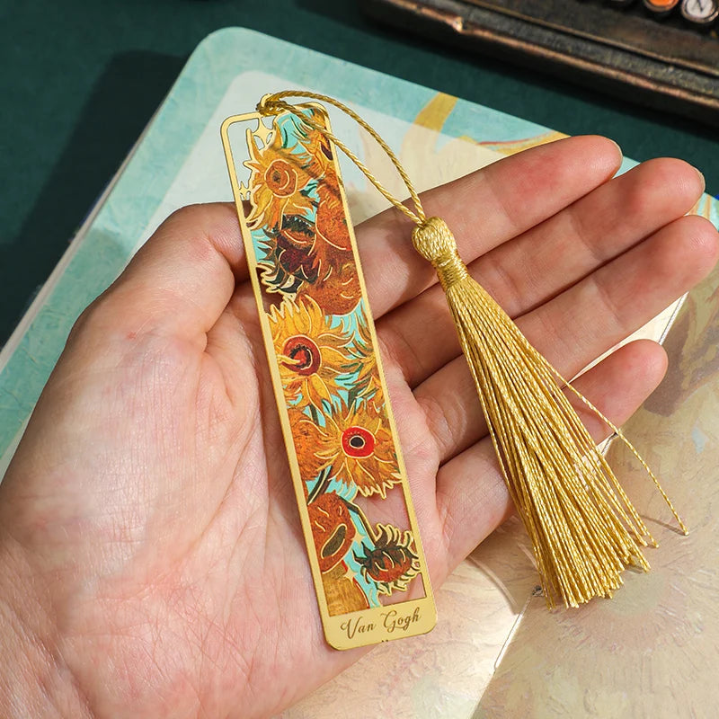 Retro Floral Metal Bookmark – Elegant Hollow Design with Tassel for Readers & Writers