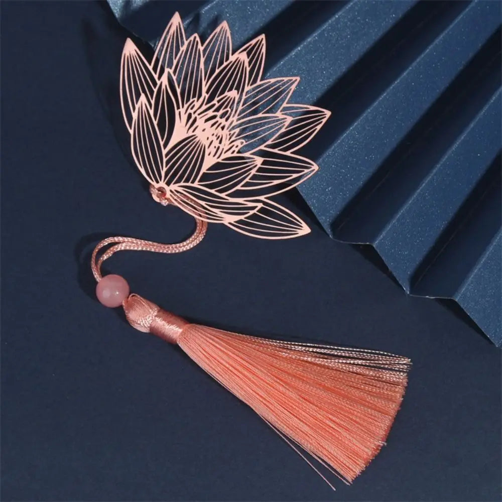 Elegant Metal Bookmark with Tassel – Hollow Leaf & Flower Design for Readers and Gift Lovers