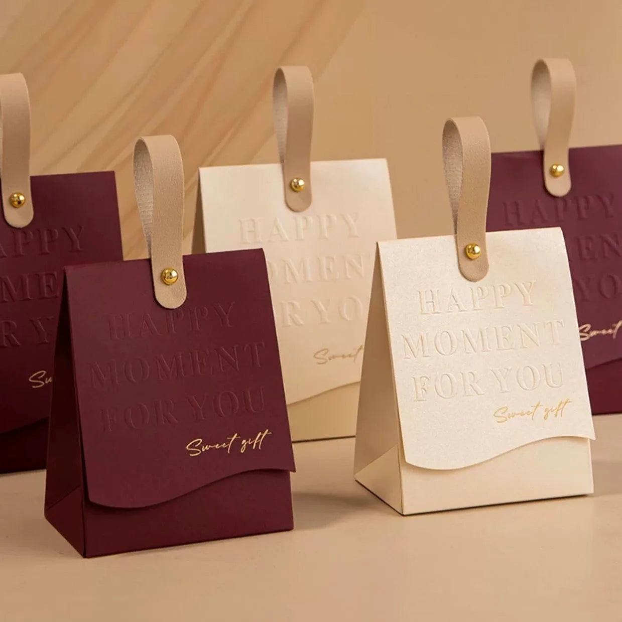 Luxury Portable Wedding Candy Boxes – 10pcs Creative Paperboard Gift Bags with Leather Handle