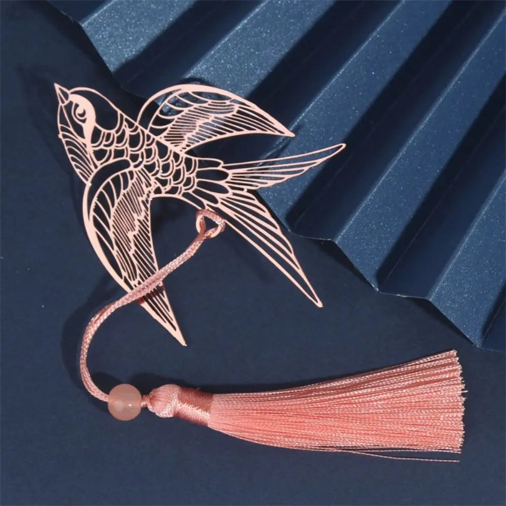 Elegant Metal Bookmark with Tassel – Hollow Leaf & Flower Design for Readers and Gift Lovers