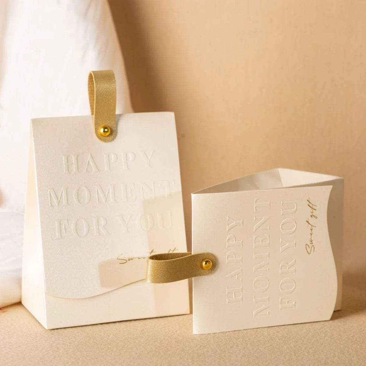 Luxury Portable Wedding Candy Boxes – 10pcs Creative Paperboard Gift Bags with Leather Handle