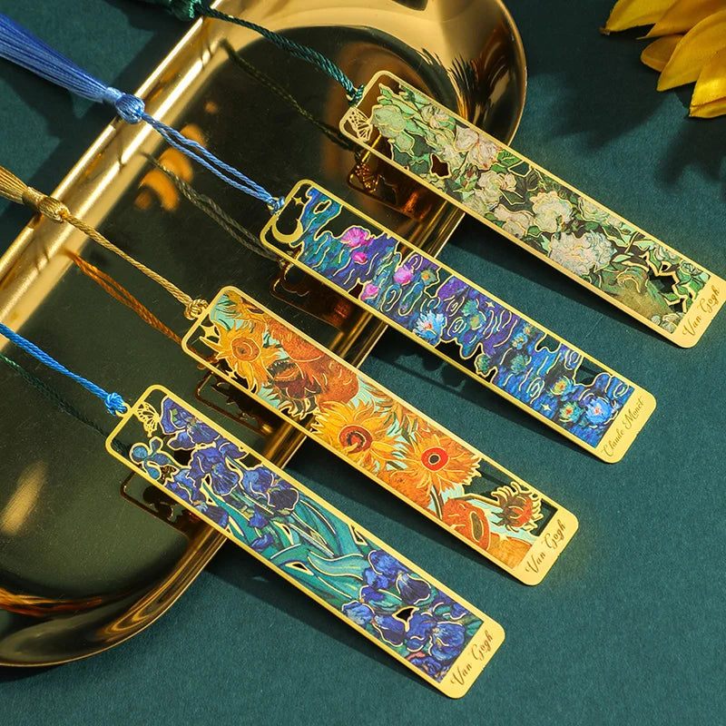 Retro Floral Metal Bookmark – Elegant Hollow Design with Tassel for Readers & Writers