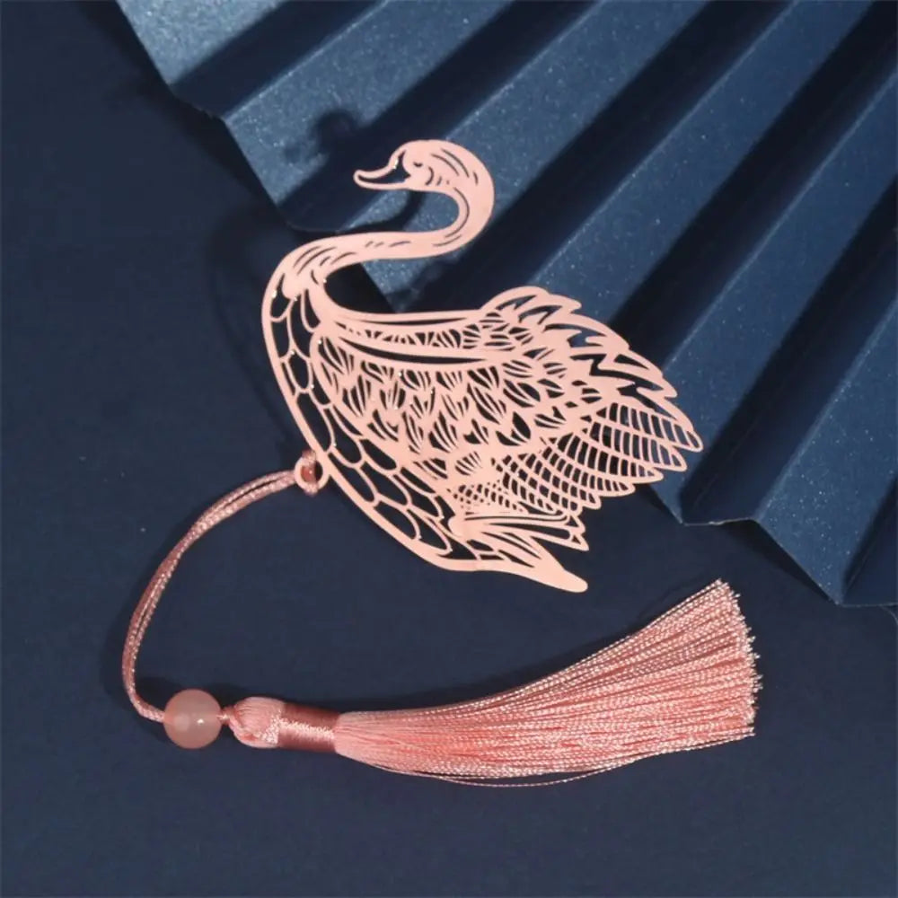Elegant Metal Bookmark with Tassel – Hollow Leaf & Flower Design for Readers and Gift Lovers