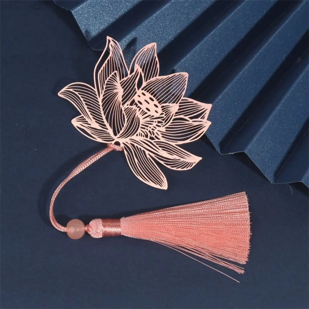 Elegant Metal Bookmark with Tassel – Hollow Leaf & Flower Design for Readers and Gift Lovers