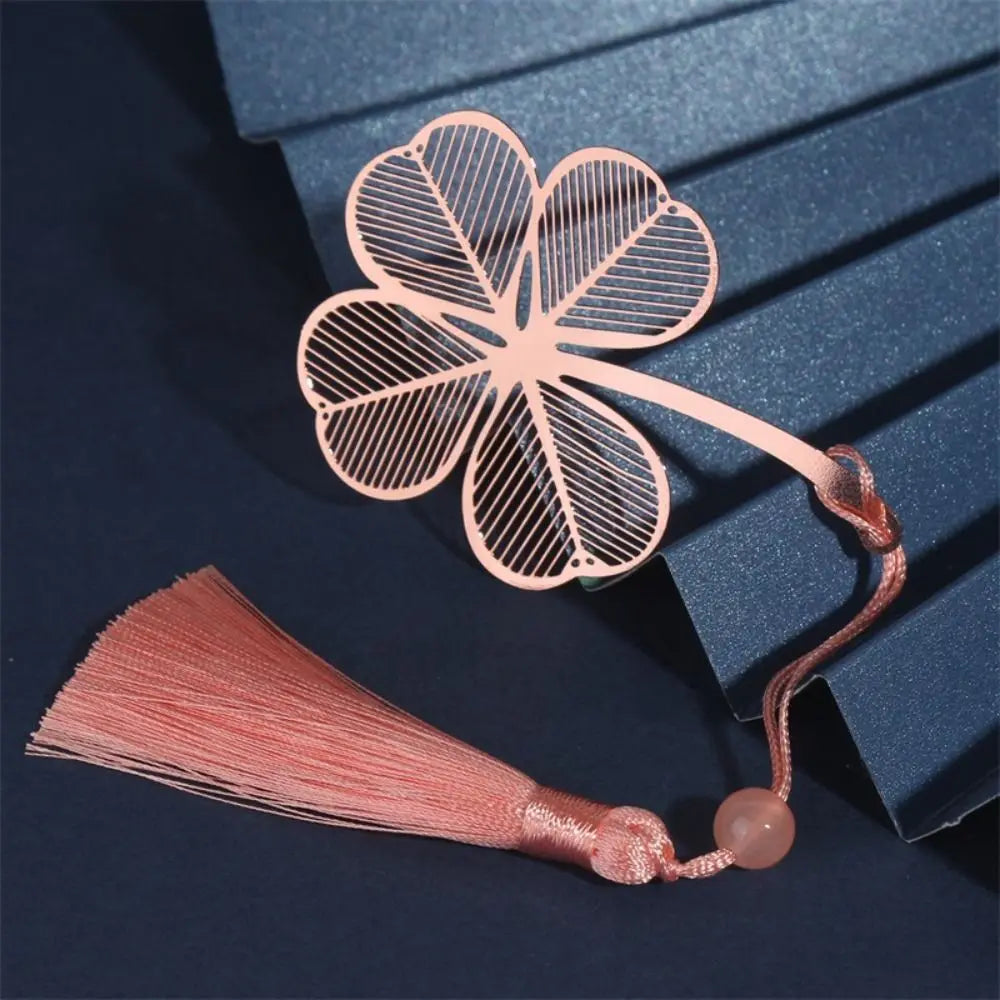 Elegant Metal Bookmark with Tassel – Hollow Leaf & Flower Design for Readers and Gift Lovers